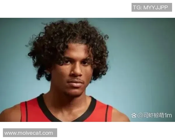 足球场上扎头发的球星有哪些他们的独特发型与比赛表现揭秘