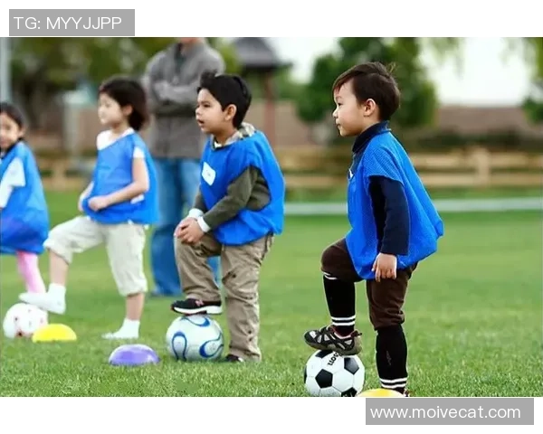 足球女神球场内外精彩日常生活点滴全景记录
