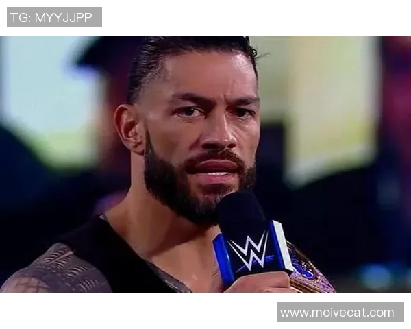 足球球星遭老太太竖中指瞬间引发热议 社交媒体反应不一